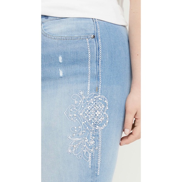 Lane Bryant Crop embellished Jean NWT - Picture 4 of 4